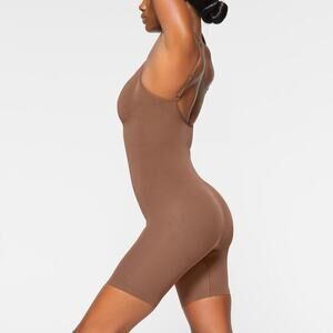 SKIMS Seamless Sculpt Mid Thigh Bodysuit Shapewear in Jasper Brown NWT Small